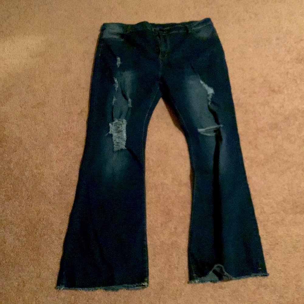Super Cute Ripped Jeans!! 🤩 - Picture 3 of 4